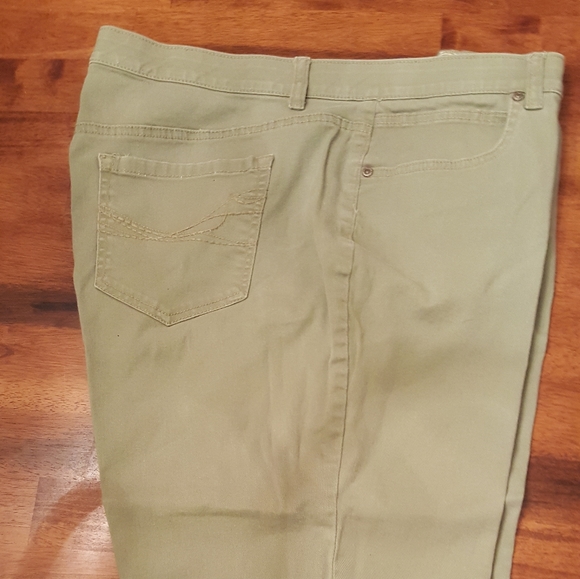 Capris - Picture 2 of 5